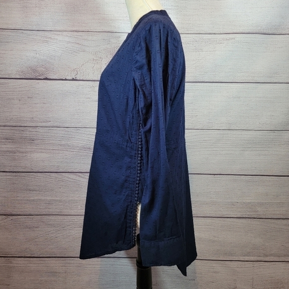 CROWN & Ivy Textured Tunic Blouse Dark Blue Size Medium - Picture 2 of 7